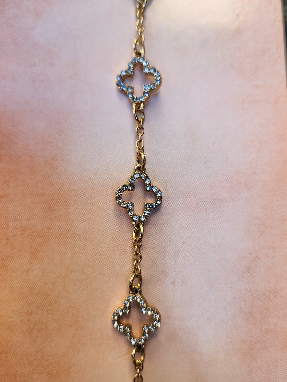 ✨ Gold-Tone Rhinestone Clover Charm Bracelet – NWOT - Picture 3 of 7